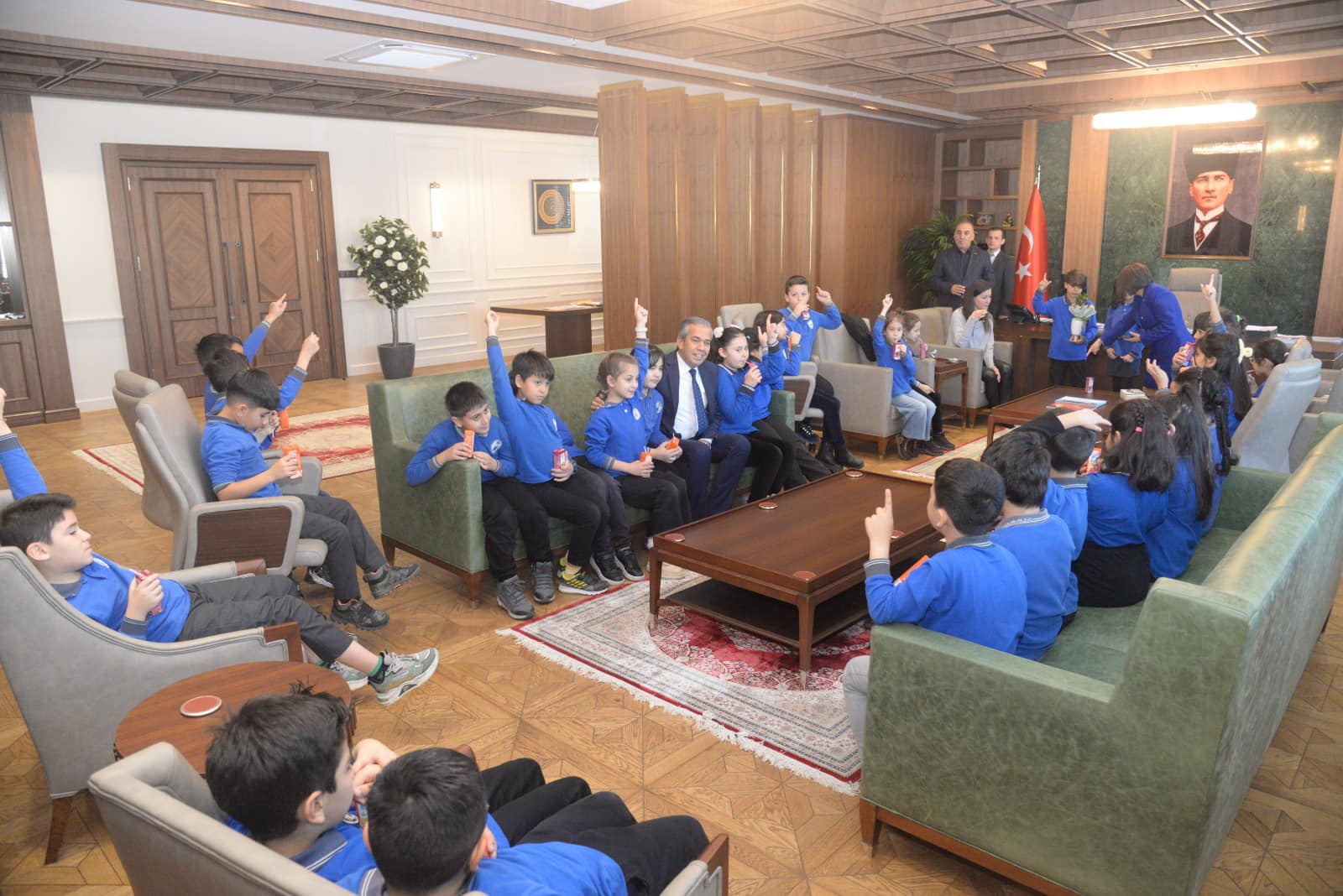 Polatlı 15 Temmuz İlkokulu öğrencileri, Belediye Başkanı Mürsel Yıldızkaya'yı ziyaret etti (7)