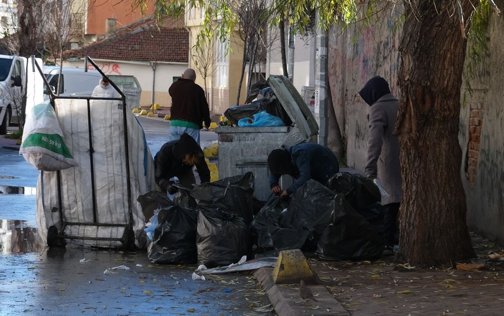 Sokaklarda Karton Toplayan Çocuklar Yürek Burktu (1)