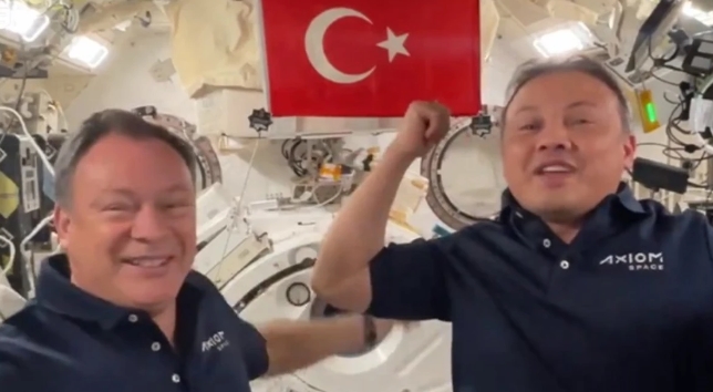 Astronot Gezeravcı, Yanında Götürdüğü Eşyaları Anlattı! Türkiye'yi Yine Gururlandırdı (2)
