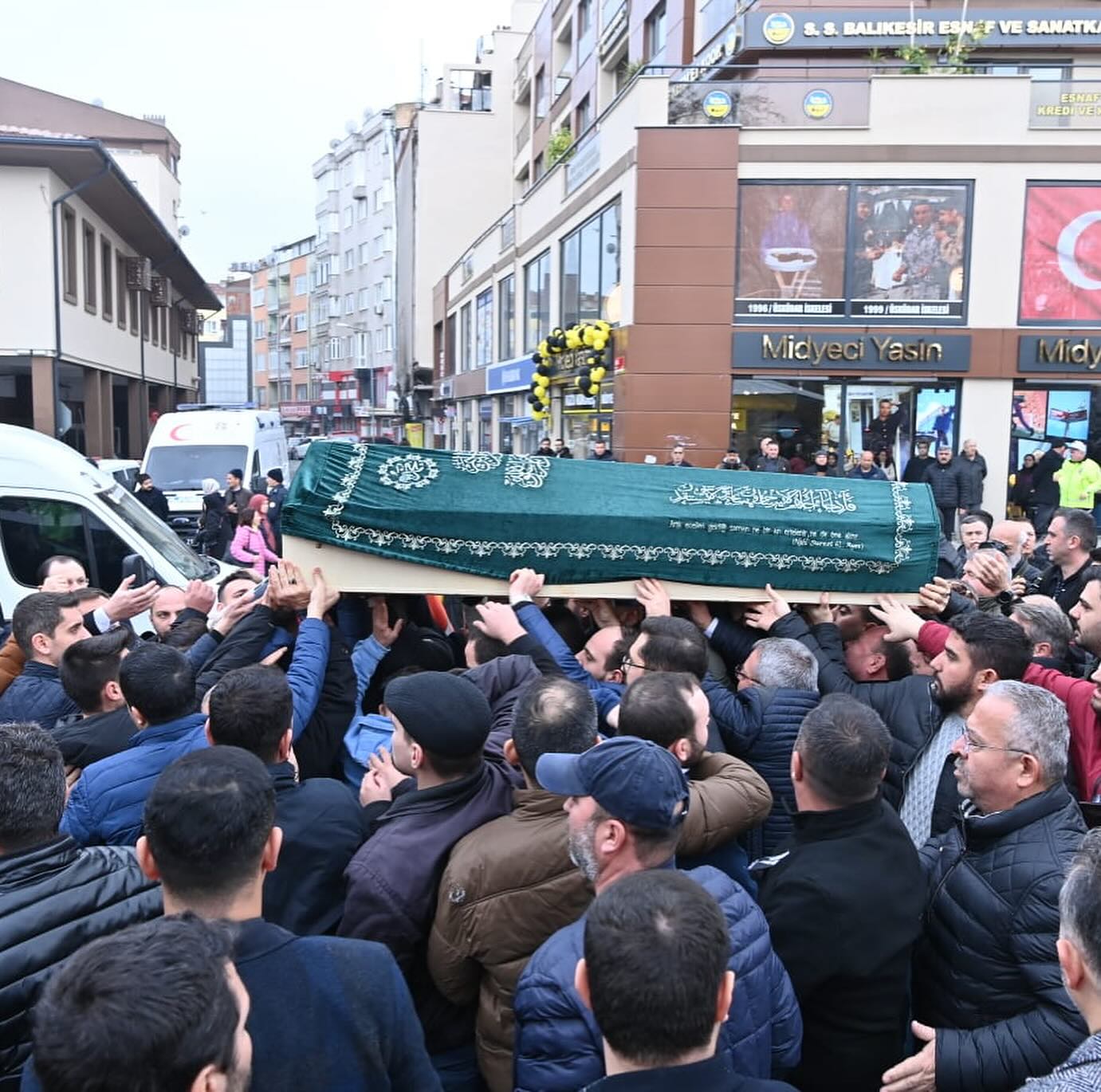 Henüz 31 Yaşındaydı! Ak Parti'nin İl Gençlik Kolları Başkanı Sonsuzluğa Uğurlandı (2)