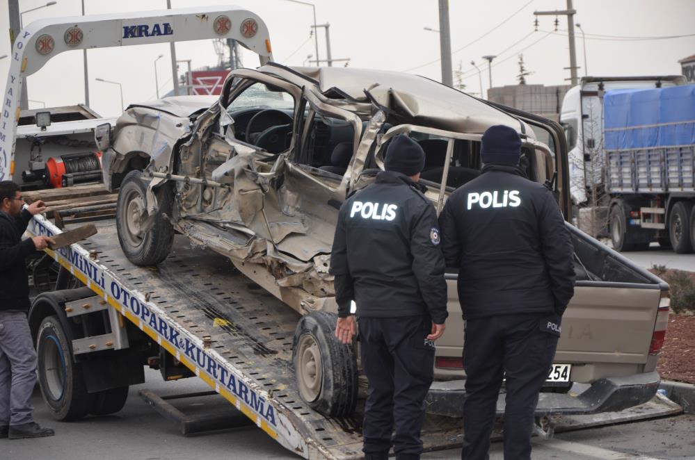 Pancar Yüklü Kamyon Ile Kamyonet Çarpıştı… 3