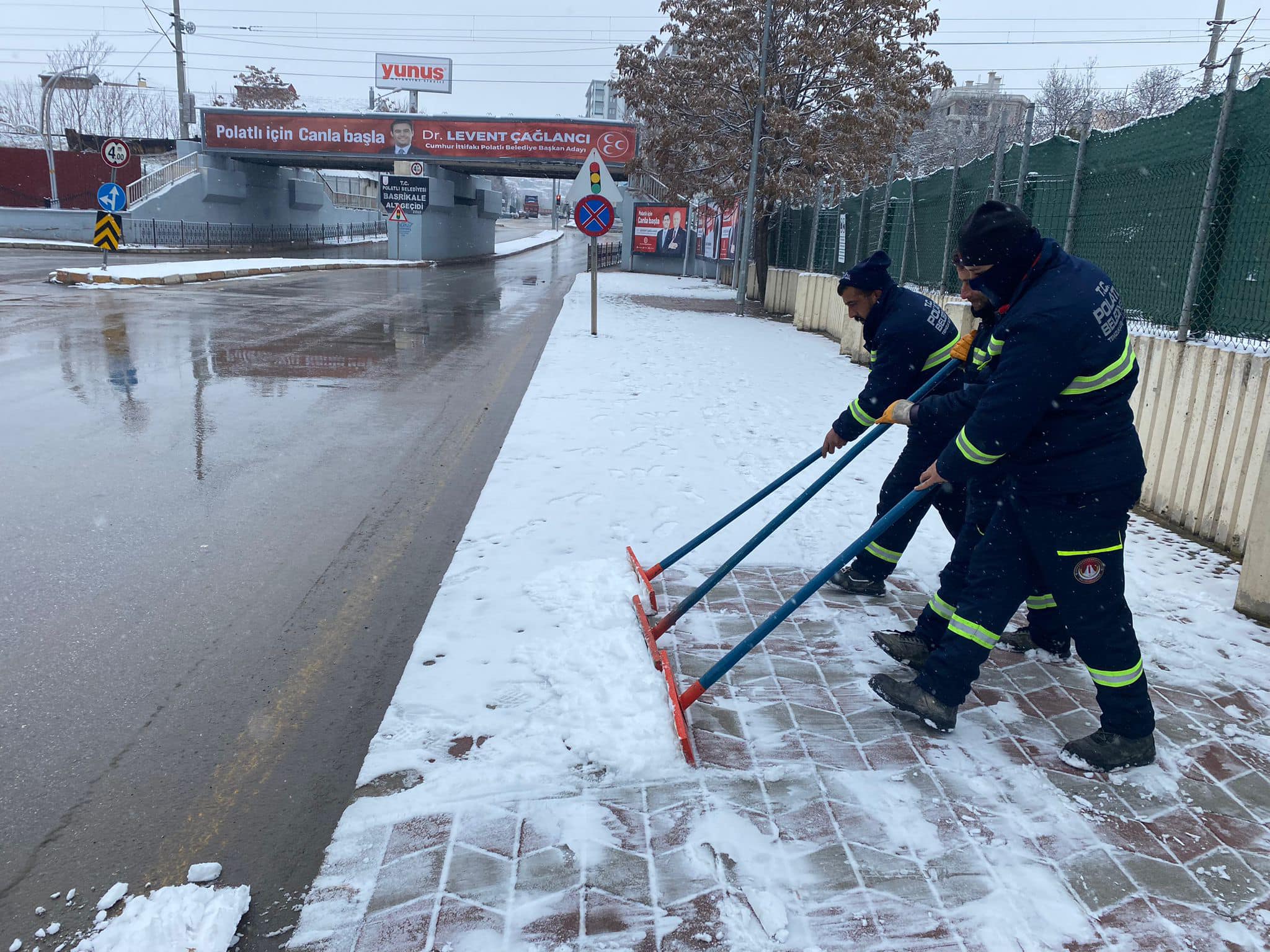 Polatlı Belediyesi Temizlik İşleri Müdürlüğü Ekipleri, Karlı Hava Koşullarında Çalışmalarına Hız Kattı (5)