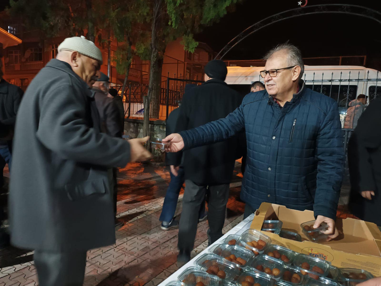 Polatlı Belediyesi'nden Mübarek Regaib Kandili Ikramı (7)
