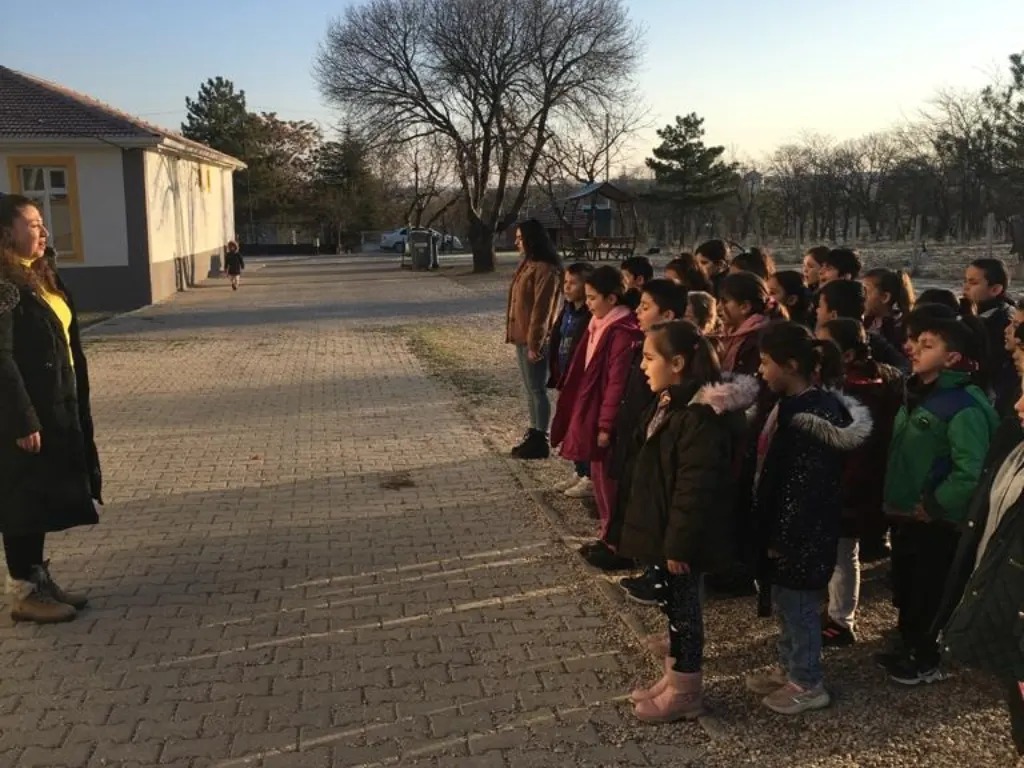 Polatlı'da Okullarda Şehitler Için Saygı Duruşu (2)