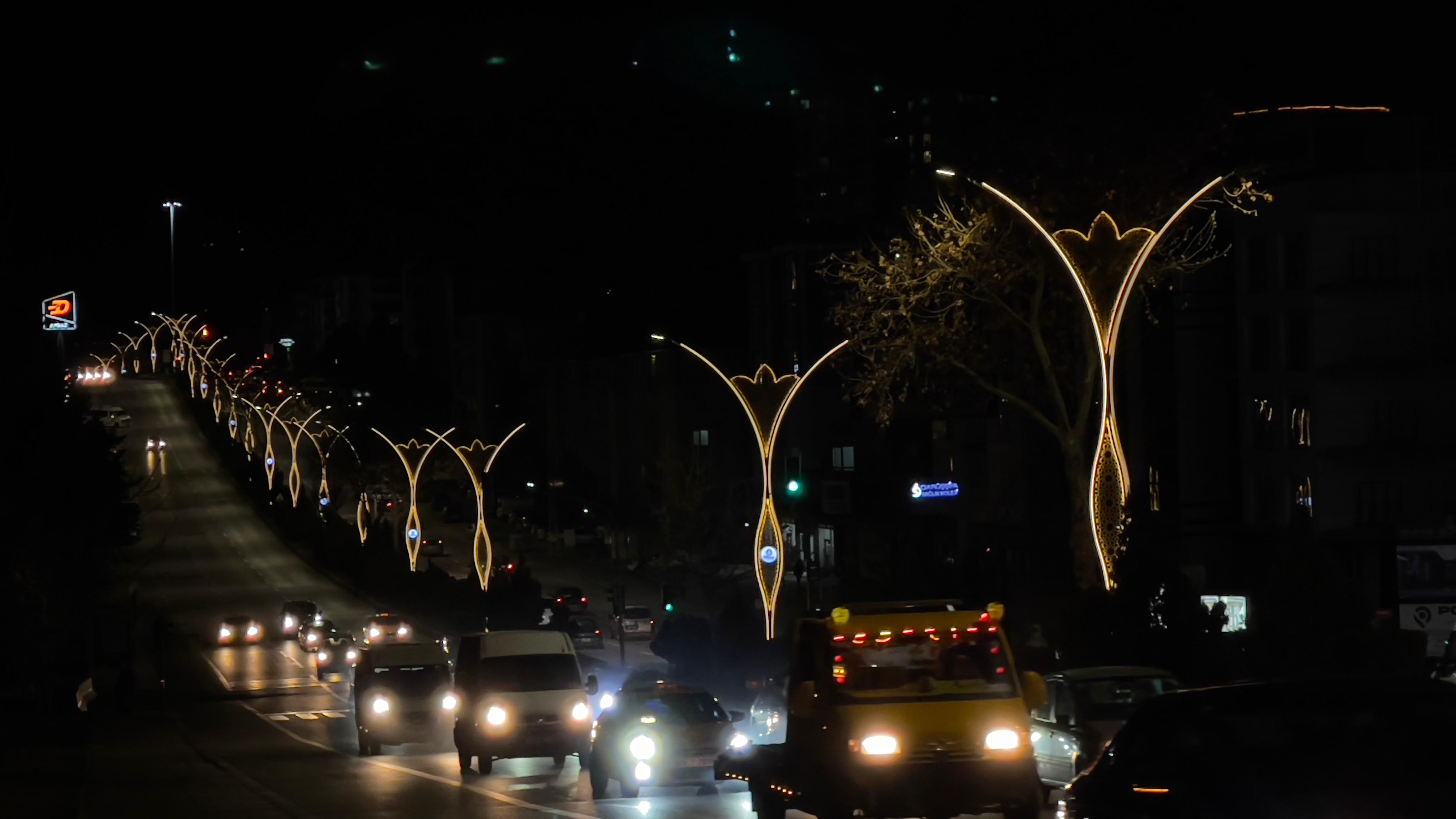 Sincan’da Görsel Şölen Sincan Caddeleri Artık Işıl Işıl Parlıyor! (2)