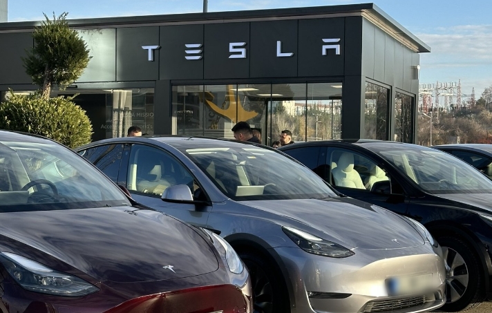Tesla'nın Ülkedeki Ilk Fiziksel Mağazası Ankara’da Açıldı! Test Sürüşleri Yapılabilecek (1)
