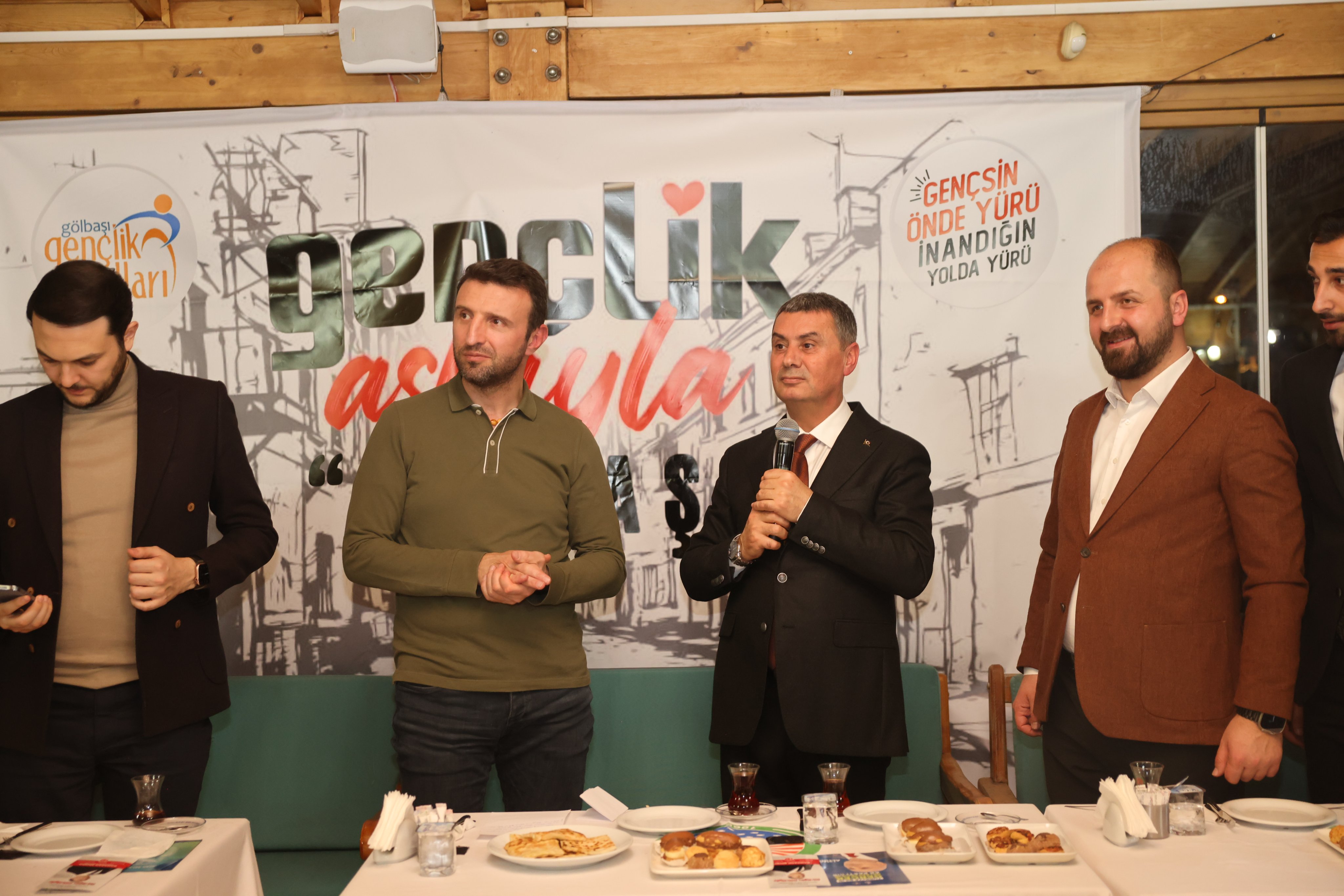 Ak Parti Ankara Milletvekilleri Gölbaşı Gençlik Buluşması'nda Gençlerle Bir Araya Geldi 2