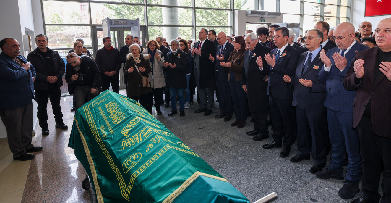 Chp Genel Başkanı Özel, Mehmet Aslandoğan’ın Cenazesine Katıldı (2)