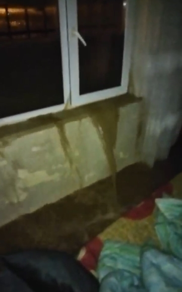 Depremde Yıkılan Evden Sağ Çıktı, Antalya'da Sular Altında Kaldı (2)