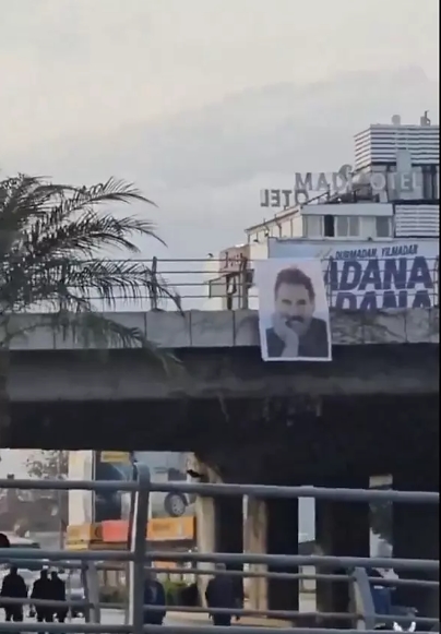Köprüye Abdullah Öcalan’ın Posterini Astılar!