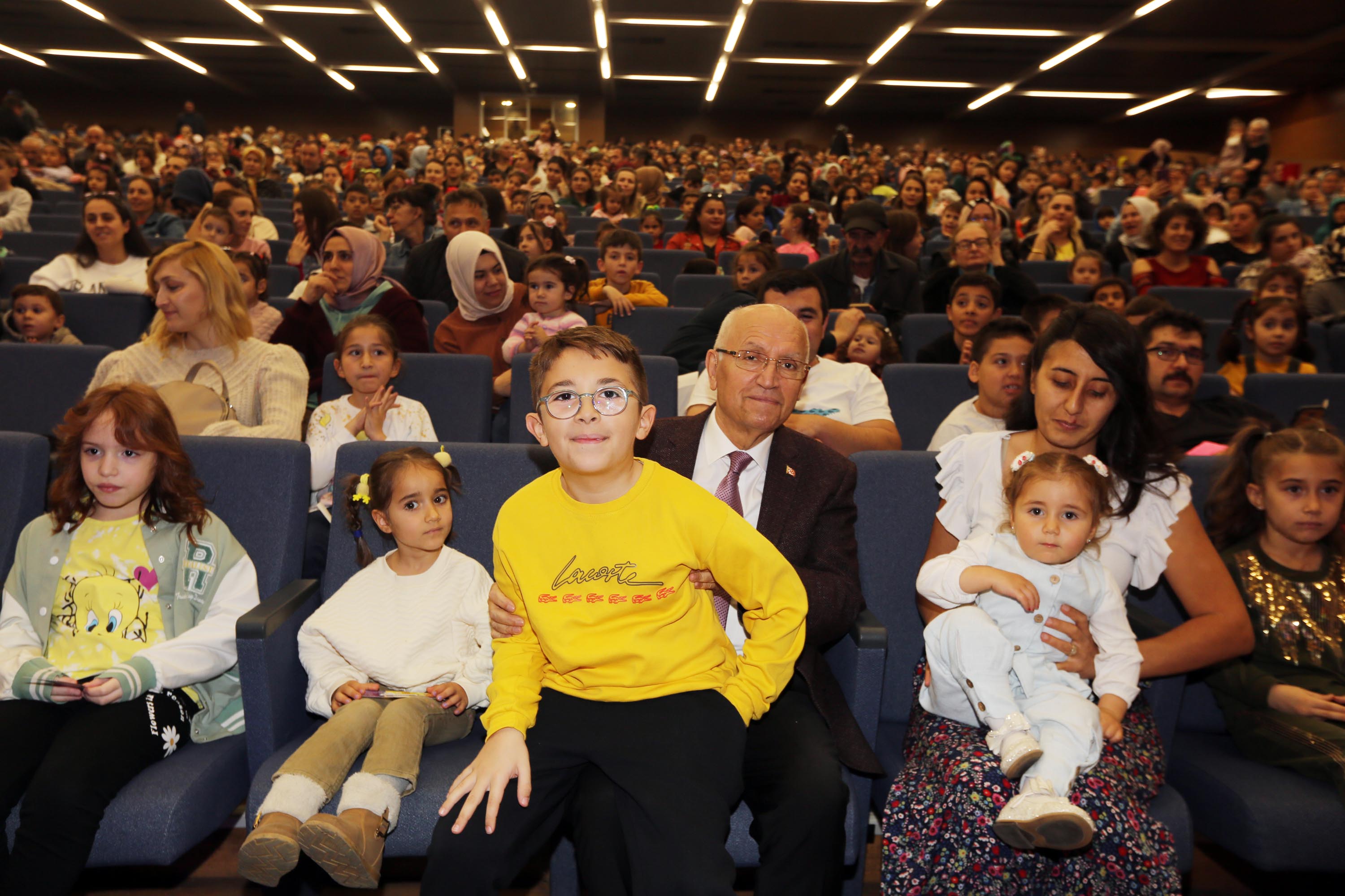 Yenimahalle’nin Çocukları Tiyatroya Doydu 20 Bin Çocuk Tiyatro Festivali’nde Buluştu (3)