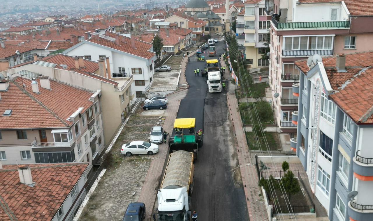 Ankara Büyükşehir Belediyesi Keçiören'de Asfalt Serim Çalışması Başlattı