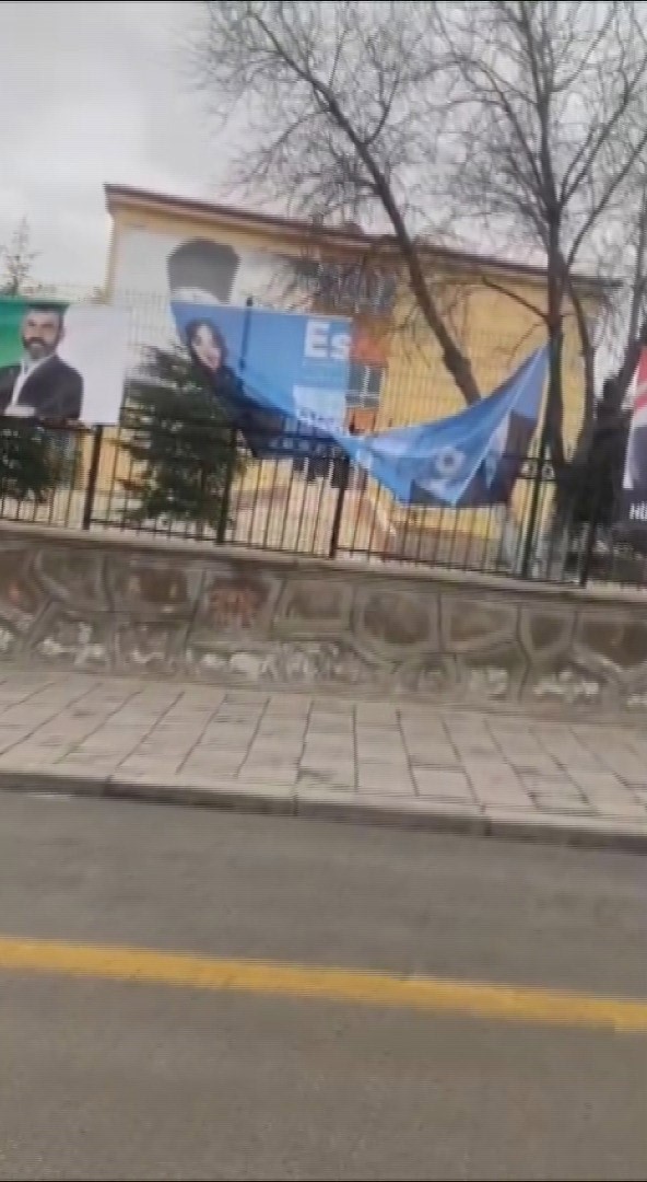 Ankara'da Pankartları Sökülen Başkan Adaylarından Tepki (4)