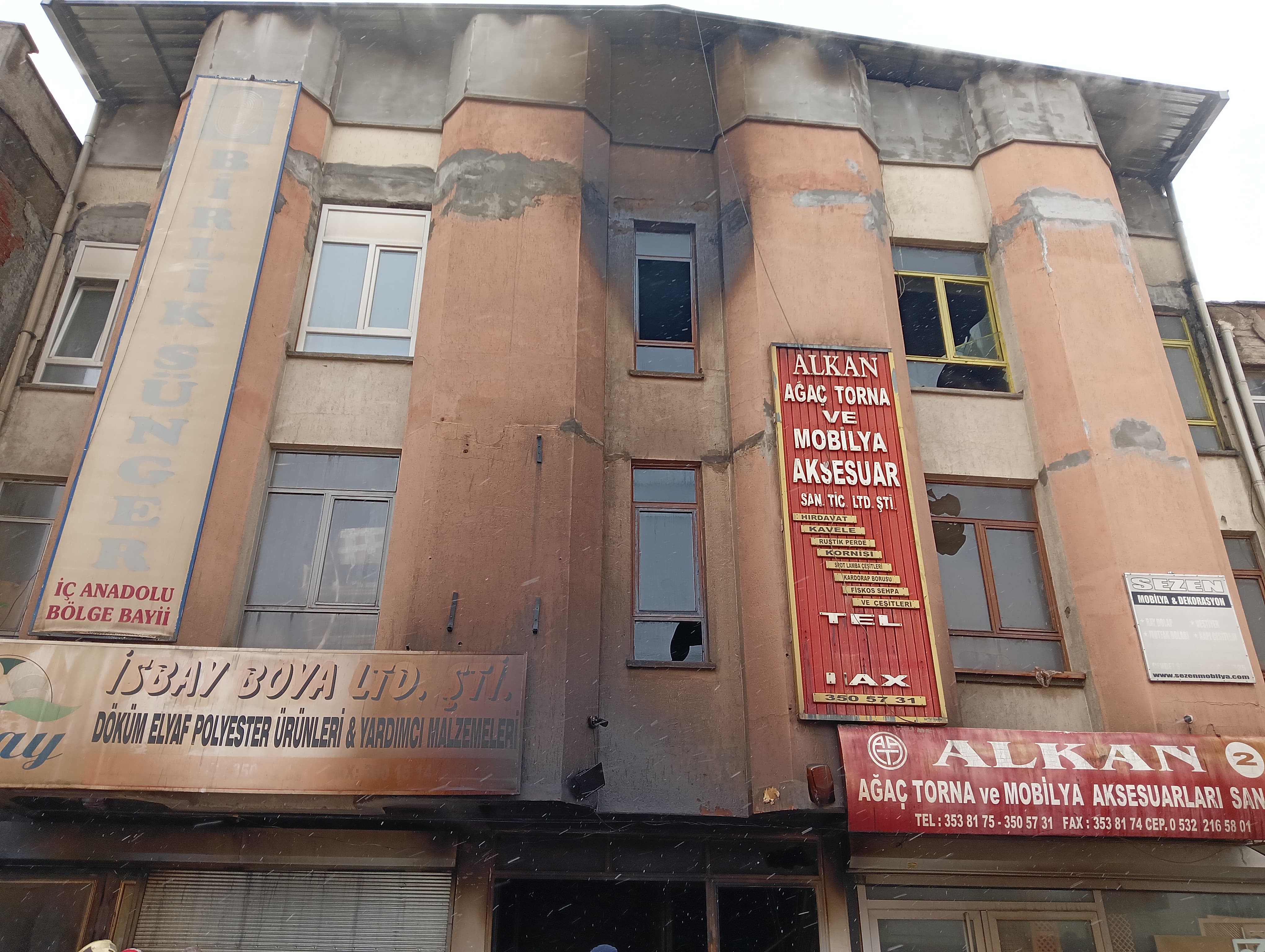 Ankara’daki Imalathane Yangını Kontrol Altına Alındı Mansur Yavaş Yetkililerden Bilgi Aldı (1)