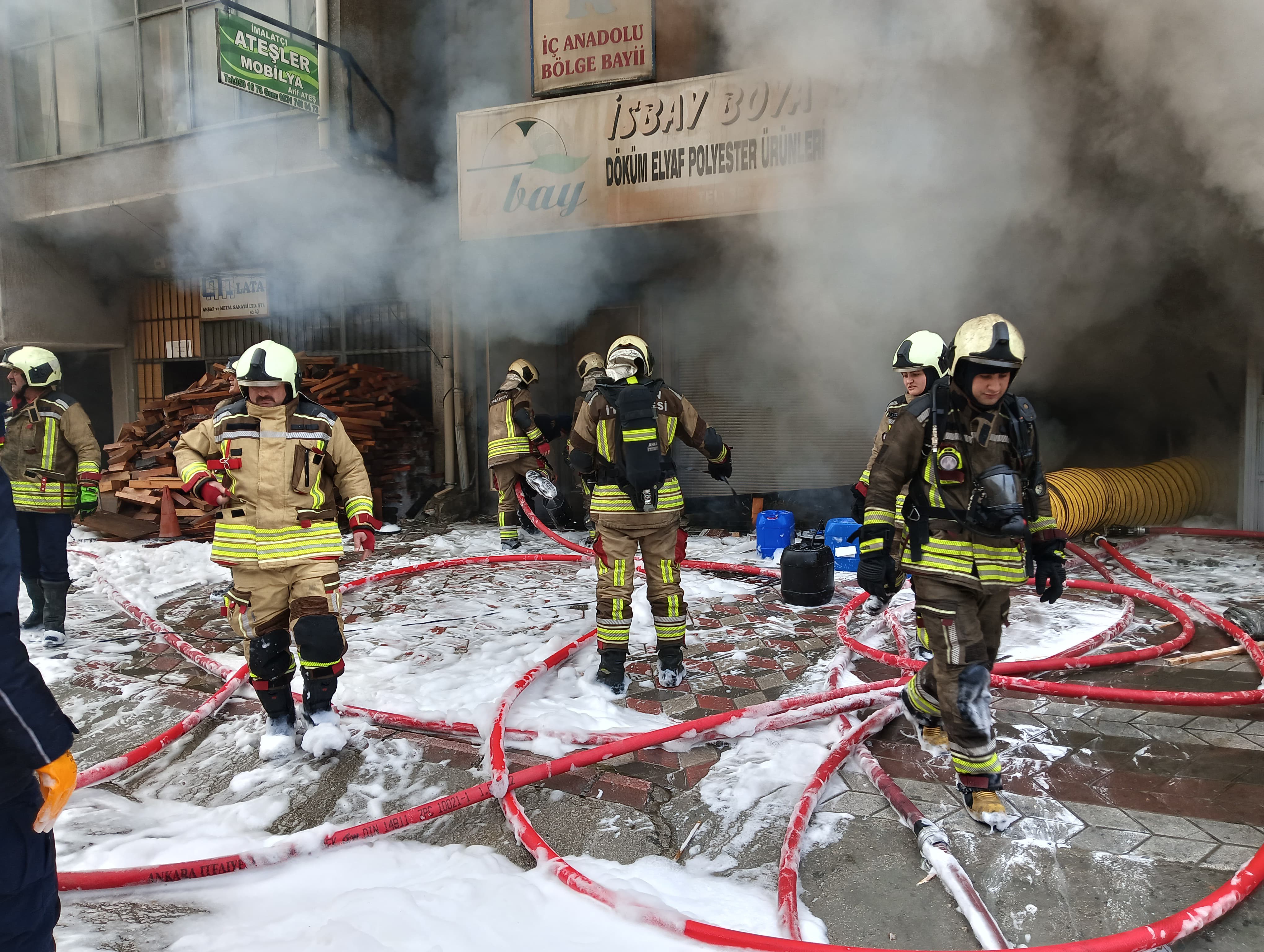 Ankara’daki Imalathane Yangını Kontrol Altına Alındı Mansur Yavaş Yetkililerden Bilgi Aldı (2)