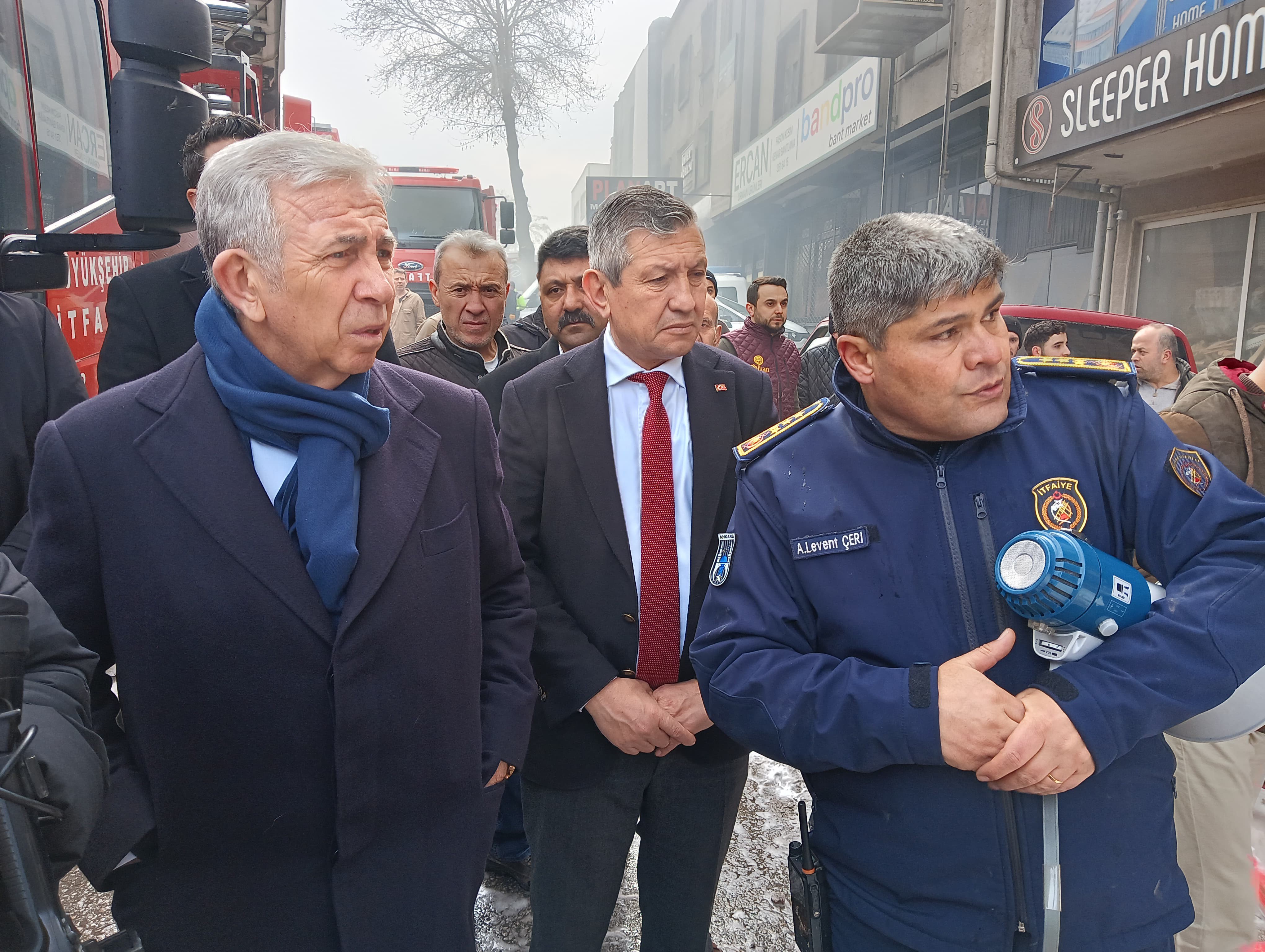 Ankara’daki Imalathane Yangını Kontrol Altına Alındı Mansur Yavaş Yetkililerden Bilgi Aldı (6)