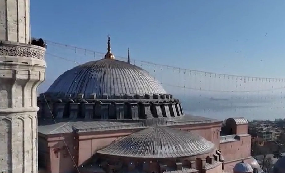 Ayasofya'ya Ramazan Geldi! Mahyası Asıldı (3)