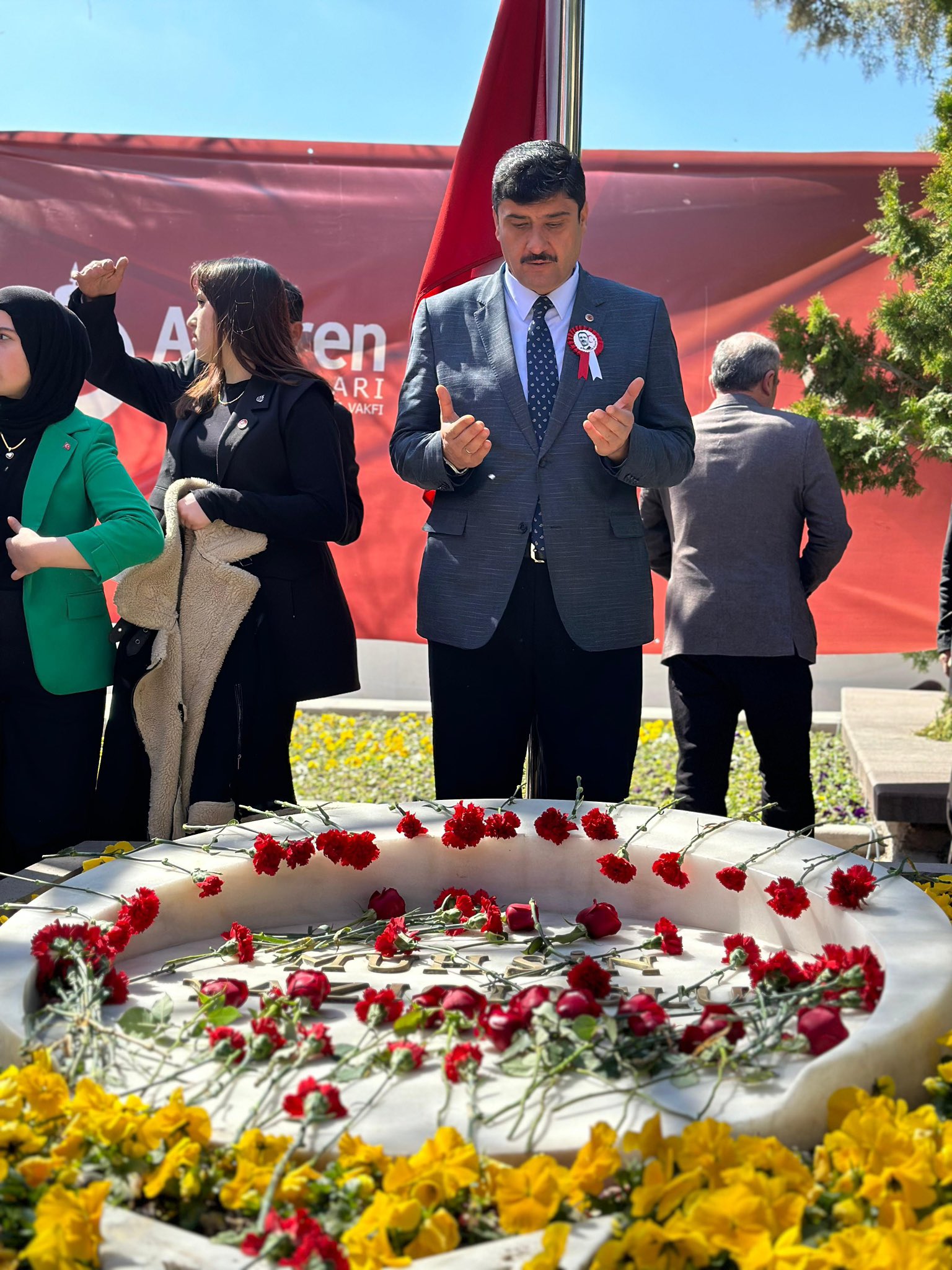 Başkan Oğuz Muhsin Yazıcıoğlu’nu Mezarı Başında Ziyaret Etti 3