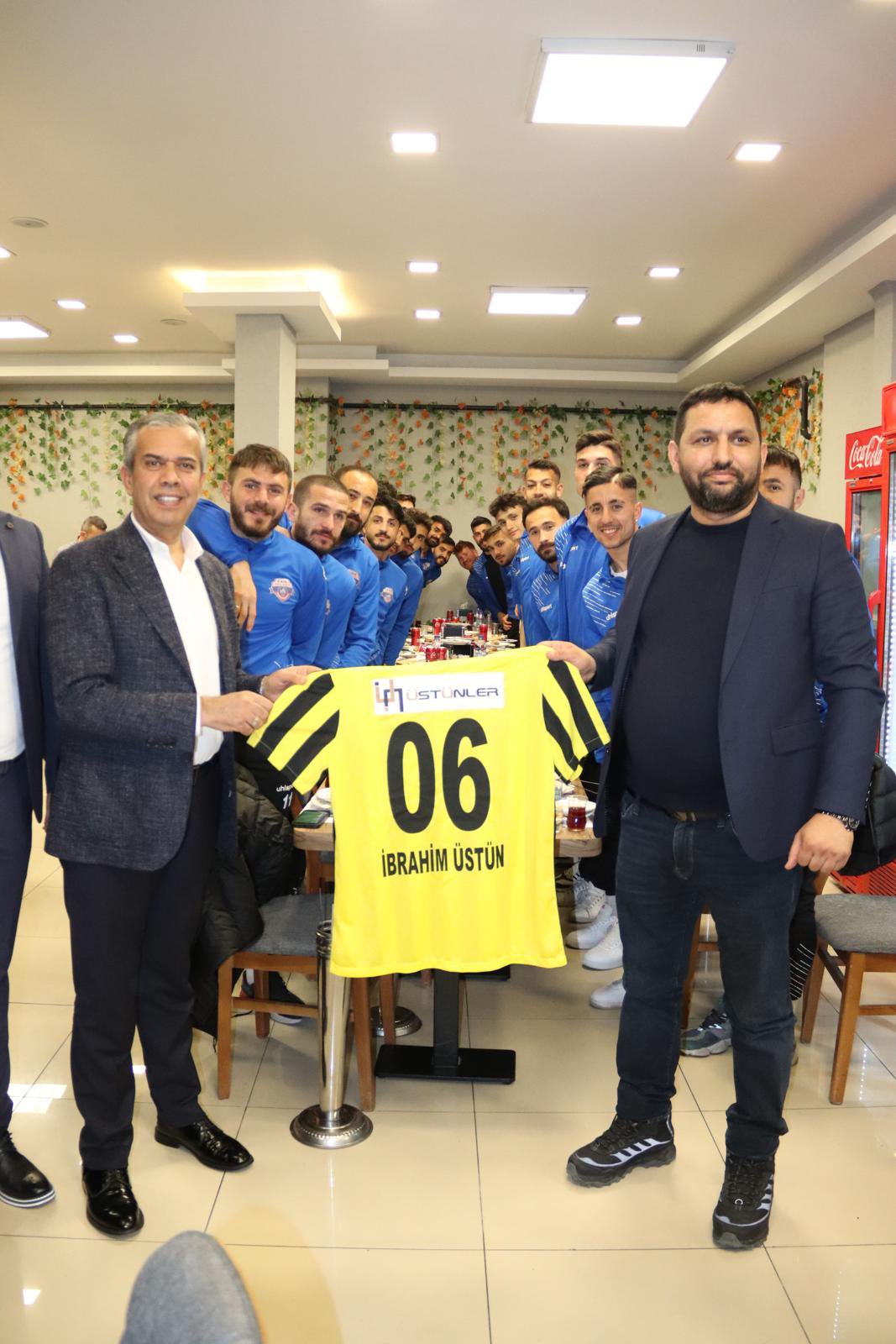 Başkan Yıldızkaya Derbi Öncesi Polatlı Belediyespor Futbol Takımı Ile Buluştu