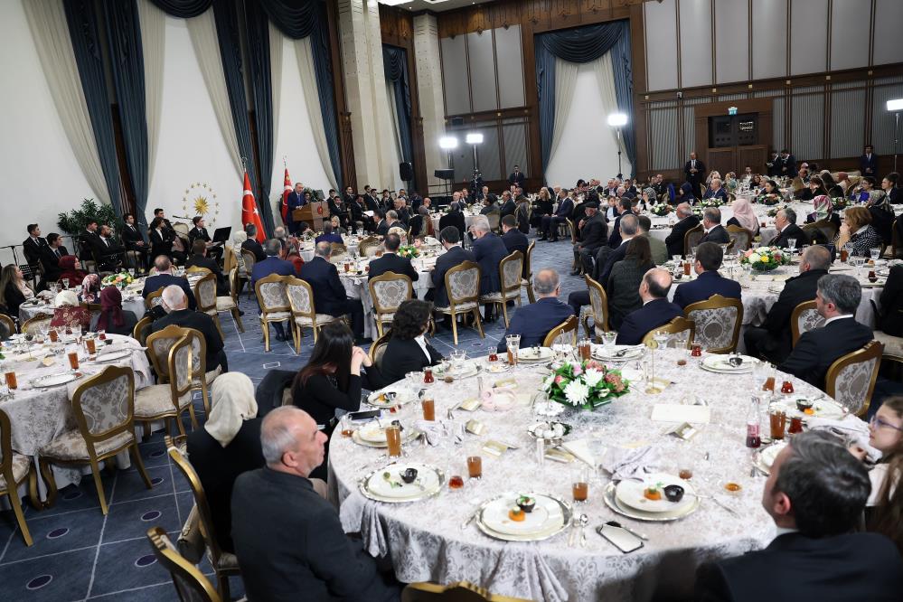 Cumhurbaşkanı Erdoğan Orucunu Şehit Aileleri Ile Birlikte Açtı (2)