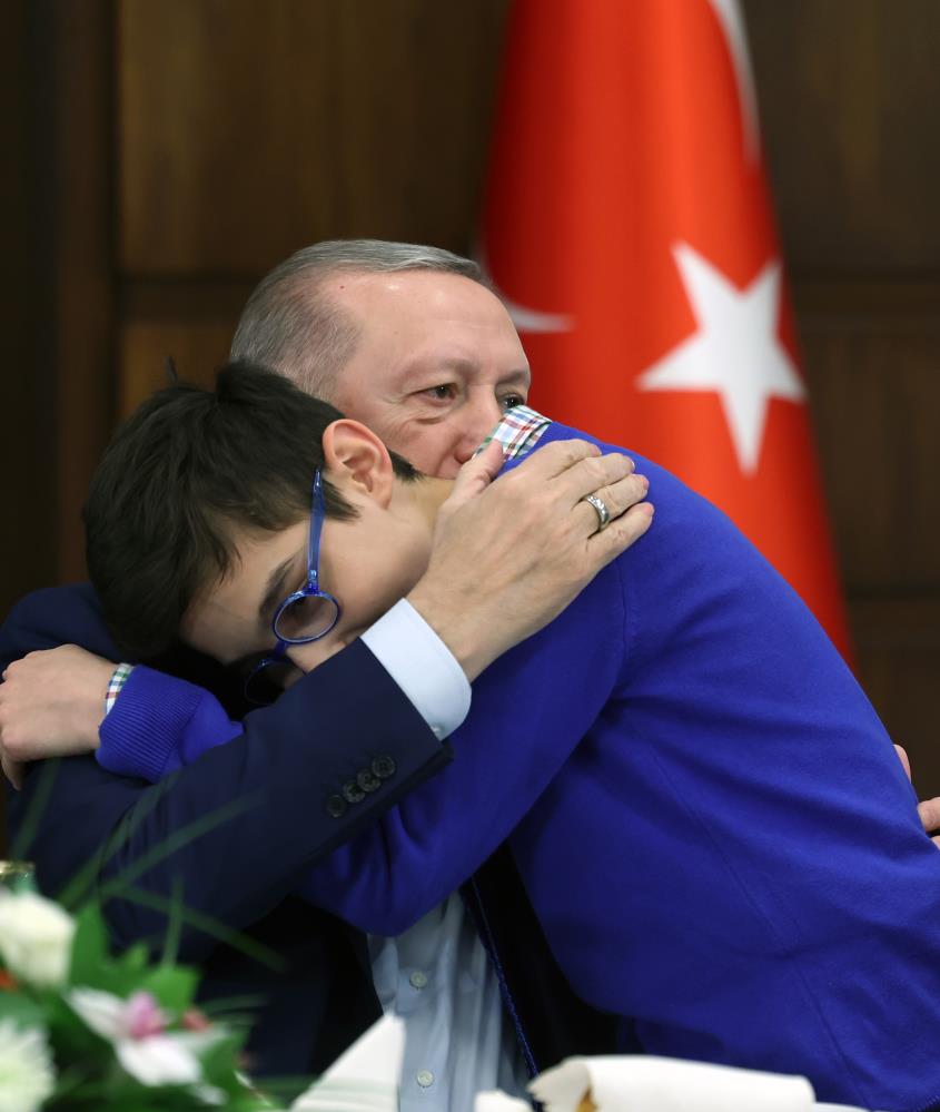 Cumhurbaşkanı Erdoğan Orucunu Şehit Aileleri Ile Birlikte Açtı (5)