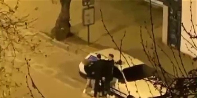 İzmir'de Kadına Şiddet Vakası! Sokak Ortasında Darp Etti 3