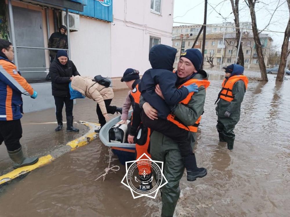 Kazakistan’da Sel, Binlerce Kişi Helikopterle Tahliye Edildi 3
