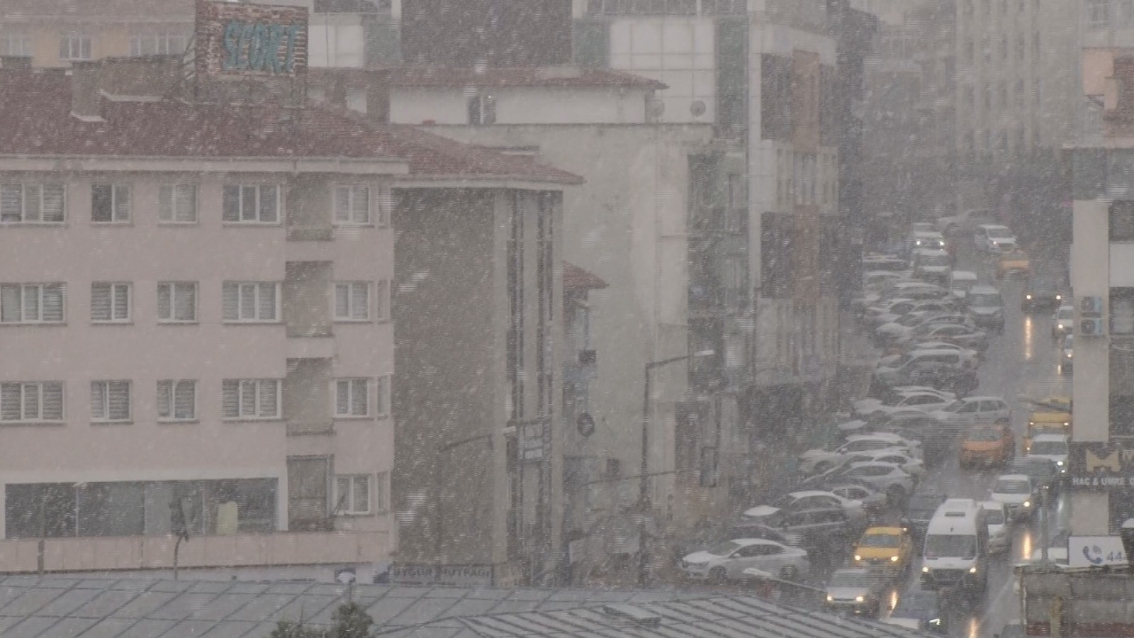 Kış Geri Geldi! Ankara Öğle Vakitlerinde Beyaza Büründü (2)