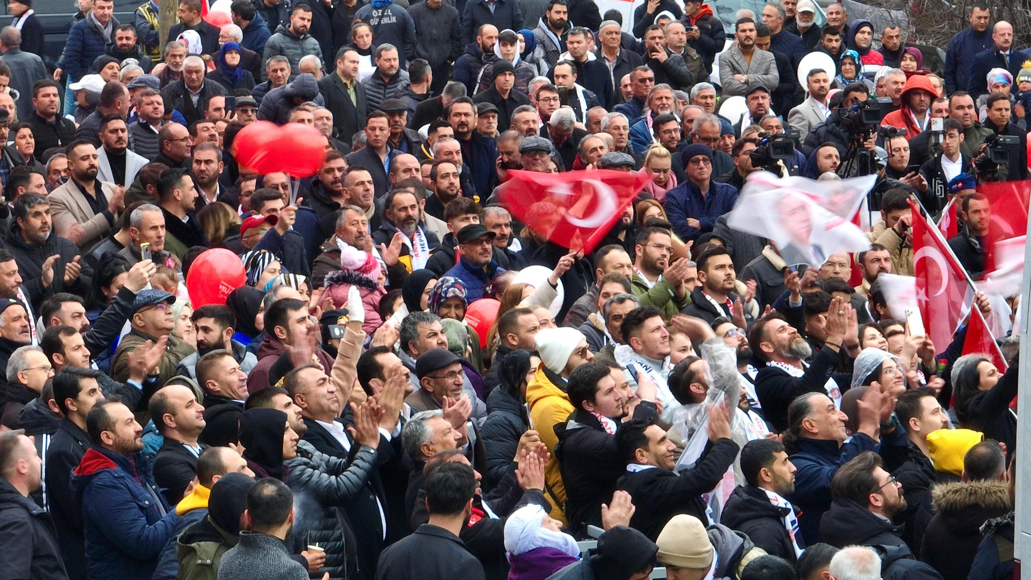 Mansur Yavaş Mamak Ve Keçiören’de “İstiklal Marşı'yla, Türk Bayrağıyla Gurur Duyan Herkes Bizim Yol Arkadaşımız” (1)