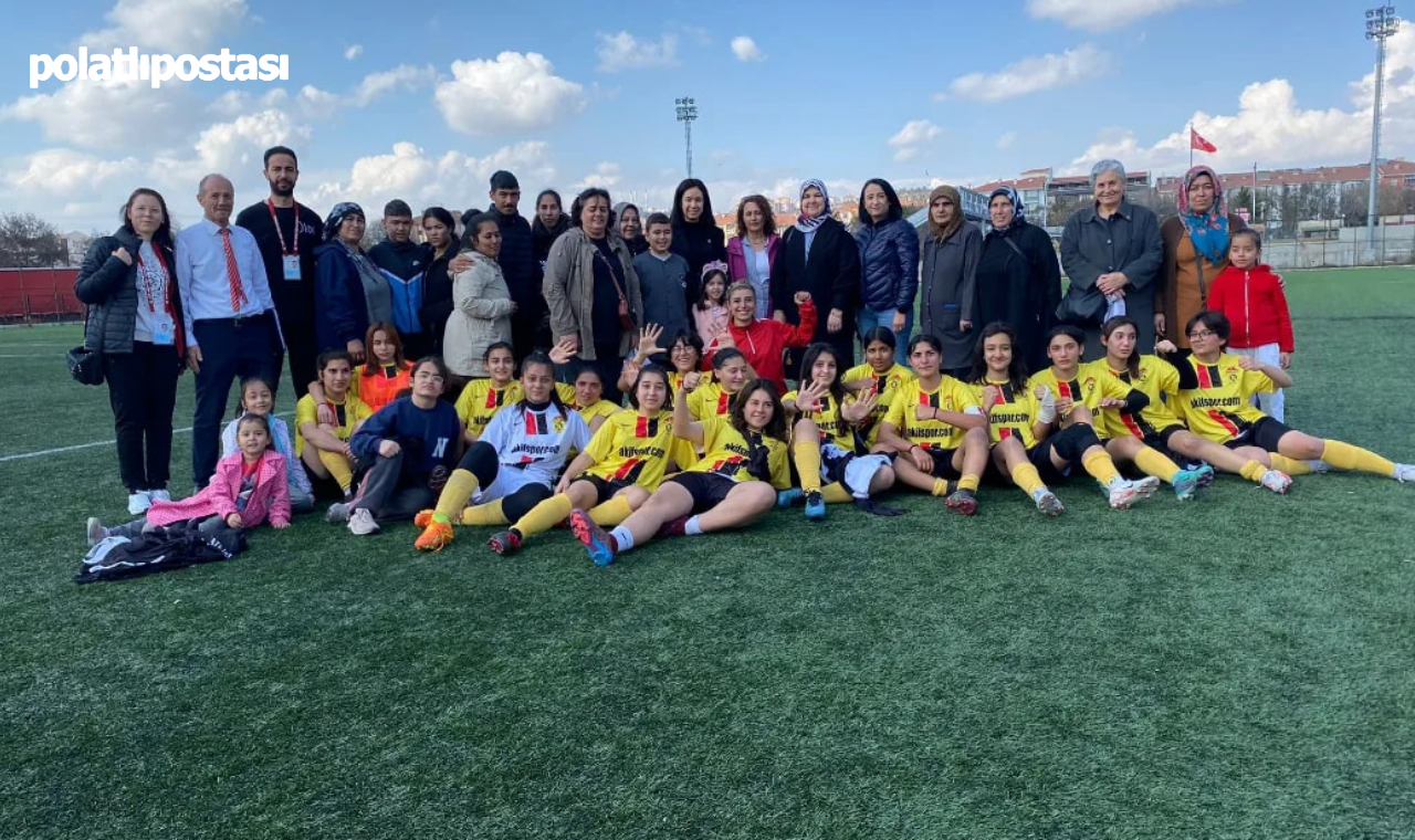 Polatlı'da Futbol Sevinci Chp Polatlı İlçe Kadın Kolları'ndan Polatlıspor Kadın Futbol Takımı'na Tam Destek