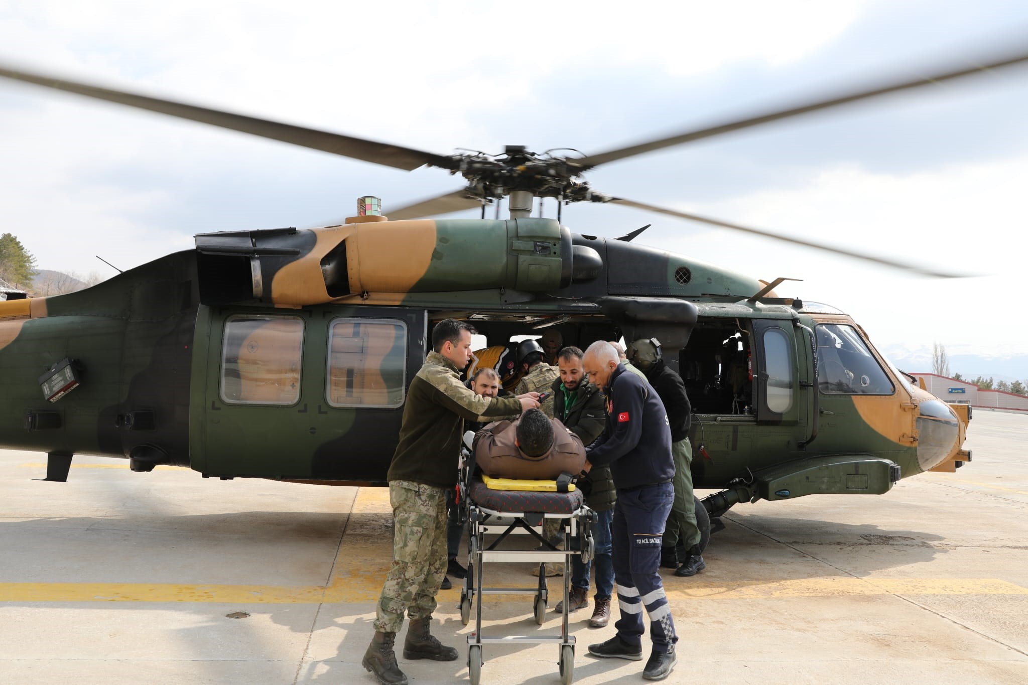 Şırnak'ta Kalp Krizi Geçiren Bir Vatandaş Askeri Helikopterle Hastaneye Ulaştırıldı (4)