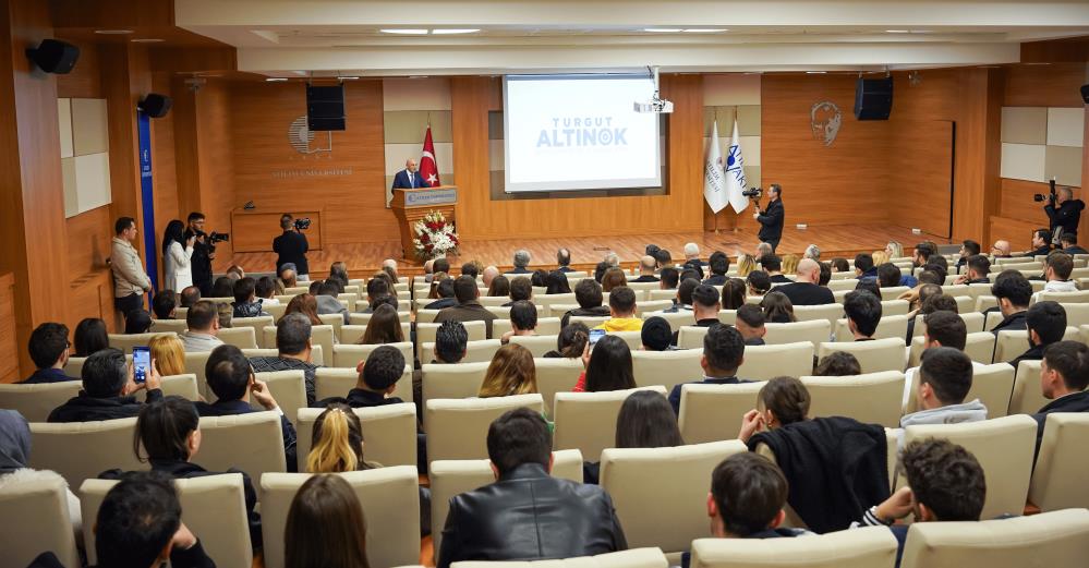 Turgut Altınok, Atılım Üniversitesinde Öğrenciler Ile Konferans Gerçekleştirdi 1