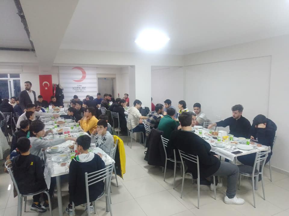 Türk Kızılay Polatlı Şubesi’nden Kyk Erkek Öğrencilerine Iftar Yemeği (2)