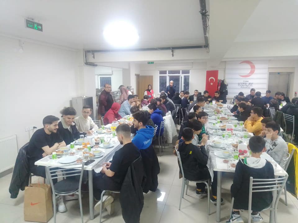 Türk Kızılay Polatlı Şubesi’nden Kyk Erkek Öğrencilerine Iftar Yemeği (4)