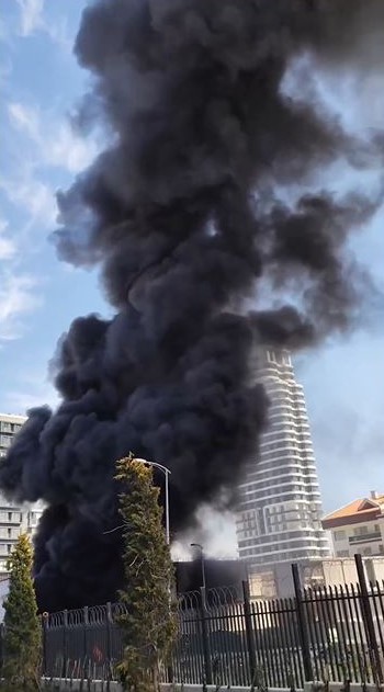 Ankara’da Korkutan Yangın! Yalıtım Malzemelerinden Çıkan Yangın Inşaat Halindeki Binaya Sıçradı