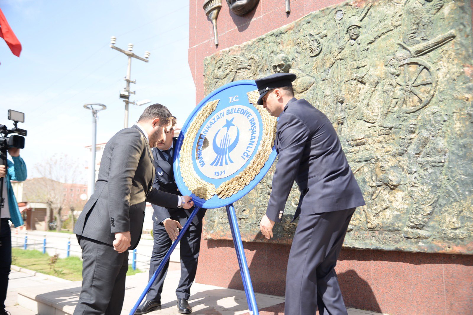 Başkan Çırpanoğlu Mazbatasını Aldıktan Sonra Atatürk Anıtına Çelenk Sundu 1