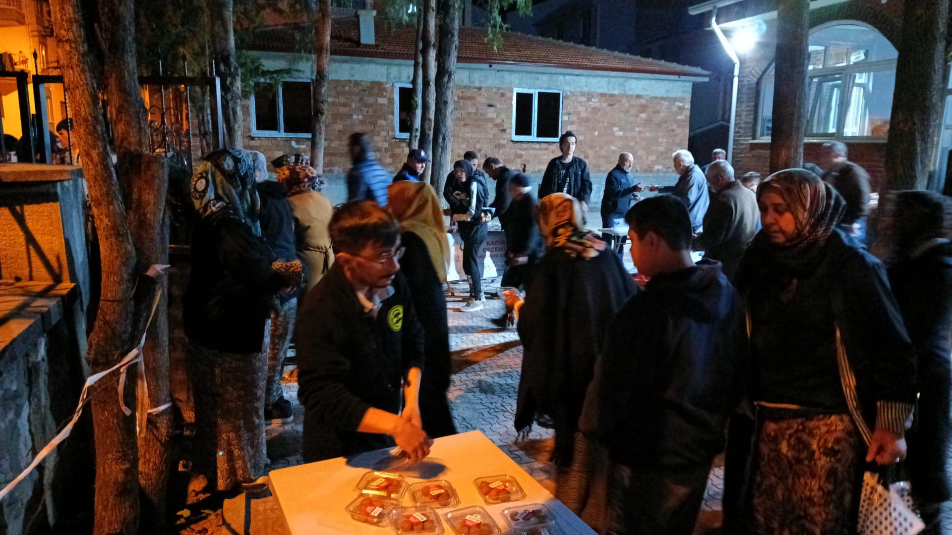Polatlı Belediyesinden Vatandaşlara Kadir Gecesinde Ikram (4)