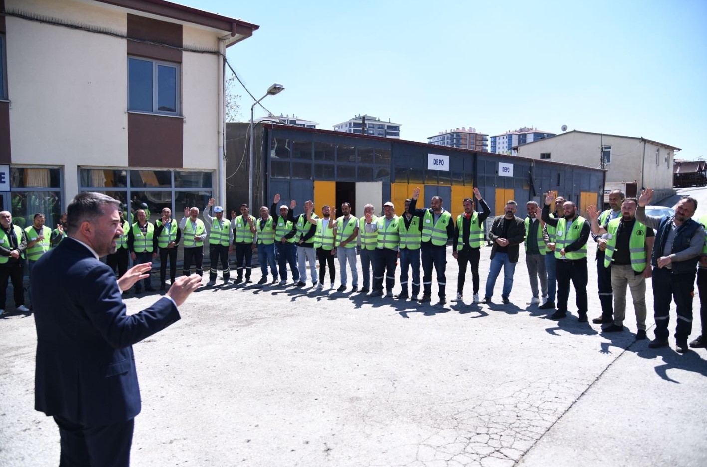 Pursaklar Belediye Başkanı Ertuğrul Çetin, Belediye Personeliyle Bayramlaştı 2