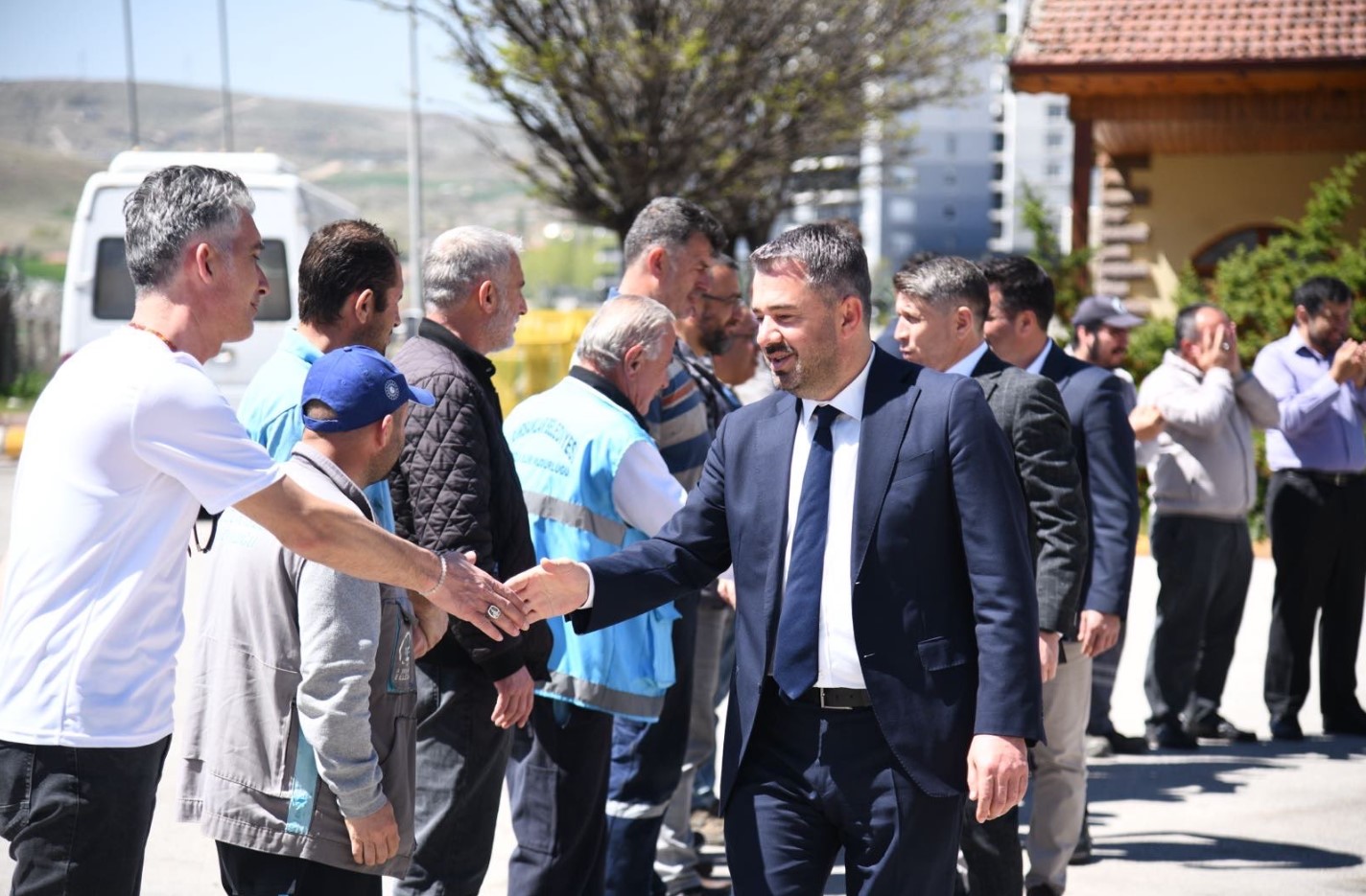 Pursaklar Belediye Başkanı Ertuğrul Çetin, Belediye Personeliyle Bayramlaştı