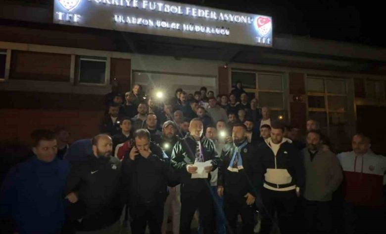 Trabzonspor Taraftarları Trabzon’daki Tff Binası Önünde Toplandı1