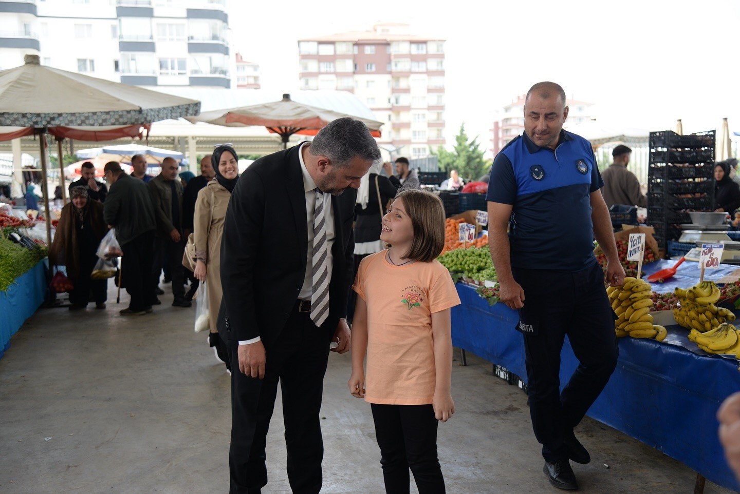Başkan Çetin, Esnaf Ve Vatandaşlarla Istişare Etti  (1)