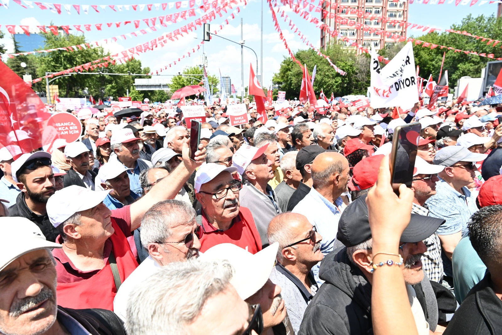 Başkan Şahin 'Emeklilerin' Yanında Olduğunu Vurguladı (4)