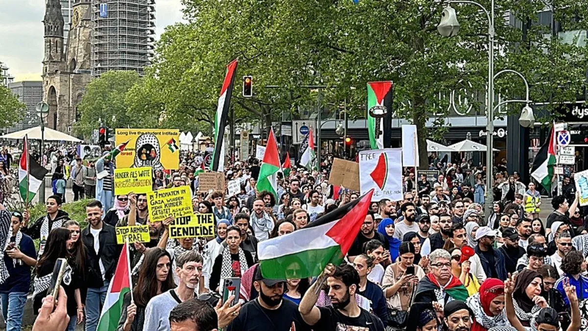 Berlin’de, 2 Bin Kişi Filistin'e Destek Yürüyüşü Gerçekleştirdi 1