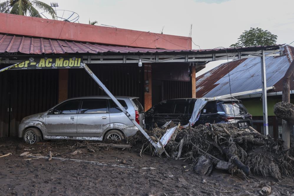 Endonezya’daki Sel Ve Toprak Kaymasında Can Kaybı 52’Ye Çıktı 2