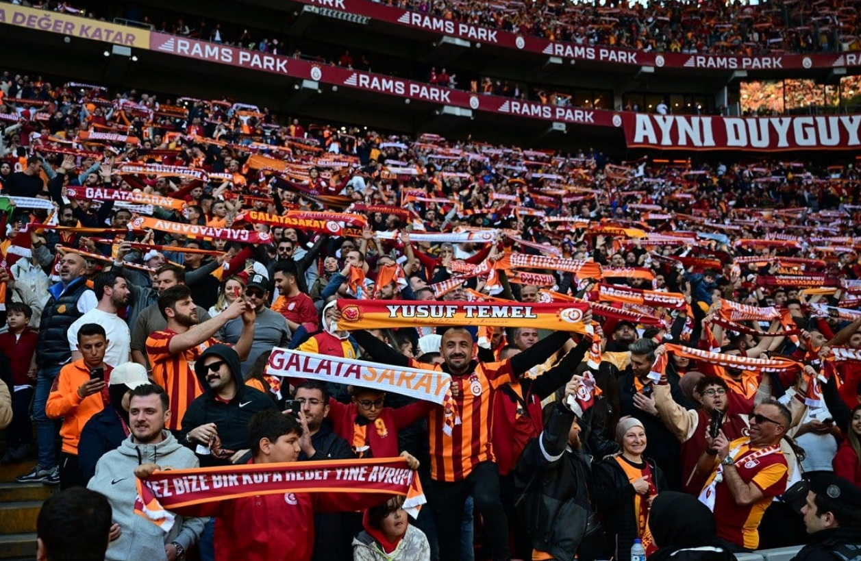 Galatasaray'ın Kombine Satışlarında Rekor! 4 Dakikada Tükendi (2)