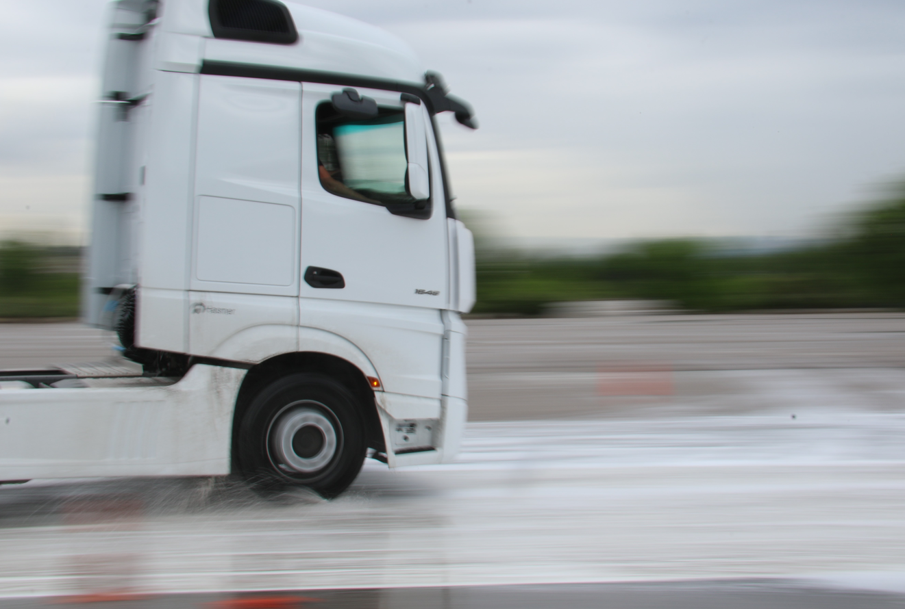 Kadın Şoför Zarife Neslişah Turgan Ileri Sürüş Eğitimi Alarak Uzun Yol Seferine Hazırlanıyor (3)