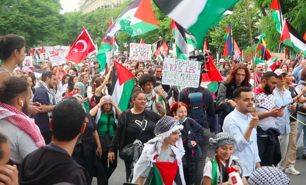 Paris'te Binlerce Kişi Filistin'e Destek İçin Yürüdü  (1)