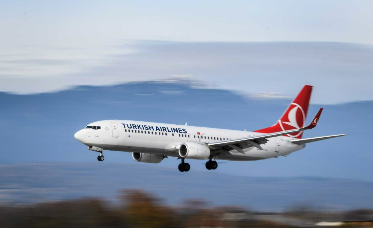 Türk Hava Yolları Uçağı Romanya’da Tehlike Atlattı  (3)