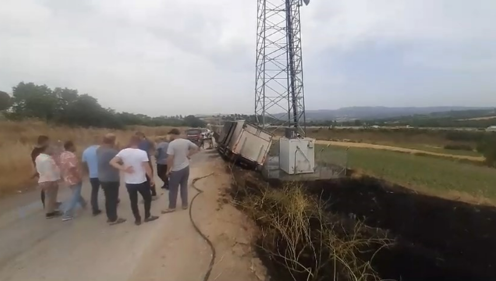 Arı Korkusu Kamyonetine Mâl Oldu (1)