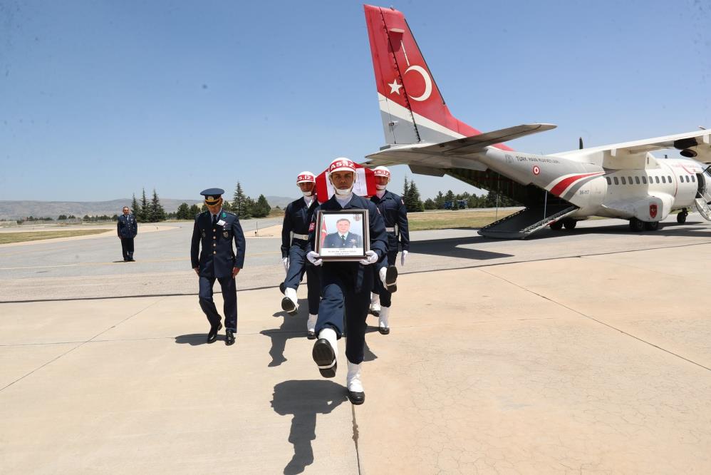 Şehit Hava Pilot Albay Gökhan Özen'in Naaşı Memleketine Götürüldü (1)